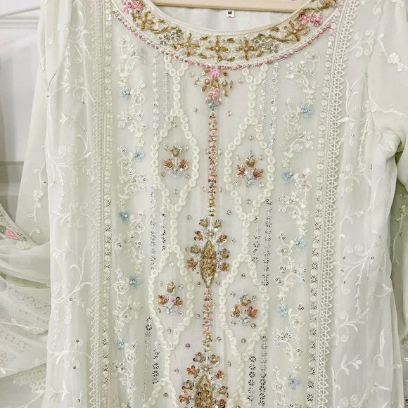 Agha noor dress medium - Picture 6 of 11
